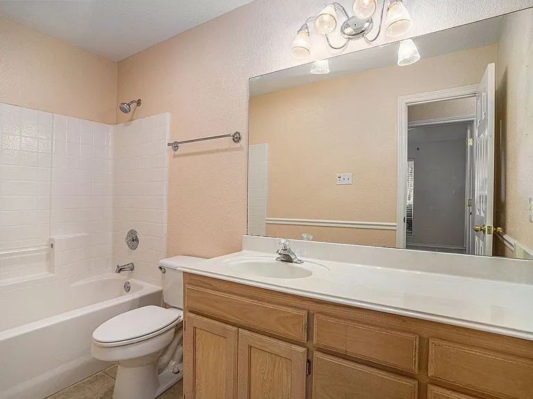 1307 Hyde Park Blvd — Photo 20