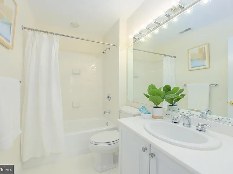 720 Potomac St — Photo 31