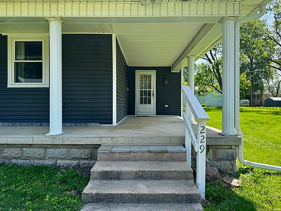 3rd image of 229 N Manor Ave