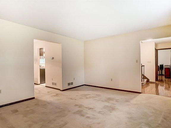 4th image of 7391 Lake Park Dr