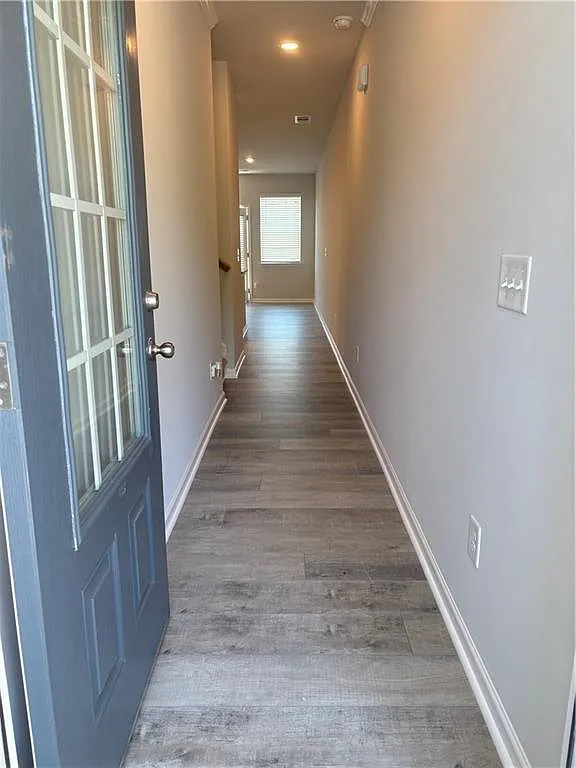 3 bed, 2.5 bath, 1761 sqft, $2,270 — Photo 2