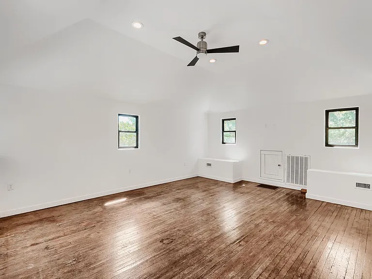 1321 W San Antonio St — Photo 13