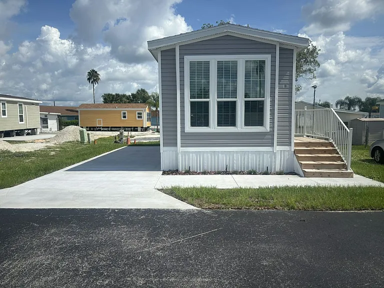 Sunshine MH & RV Resort — Photo 28