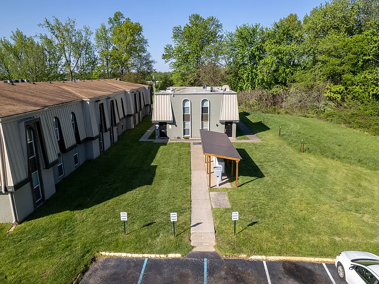 Bridgepointe Crossing — Photo 16