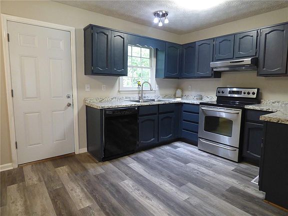 4th image of 30 Stephen Ct