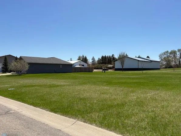 905 Red Willow Dr, Frazee, MN 56544