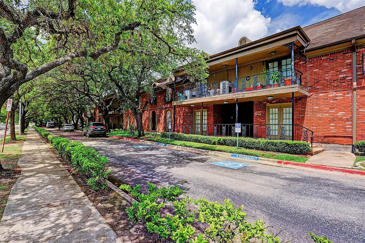 Building Photo - 11550 Chimney Rock Rd #167