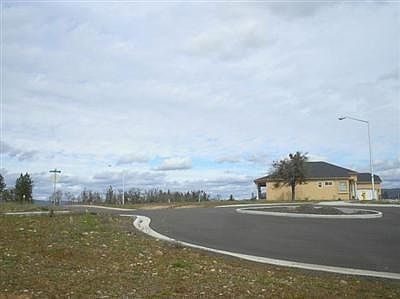 3rd image of 28 Pebble Creek Dr