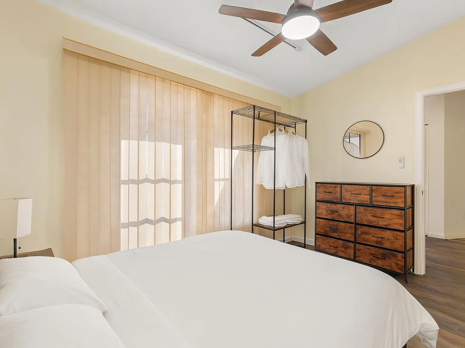 4 bed, 2.0 bath, 1942 sqft, $910 — Photo 2