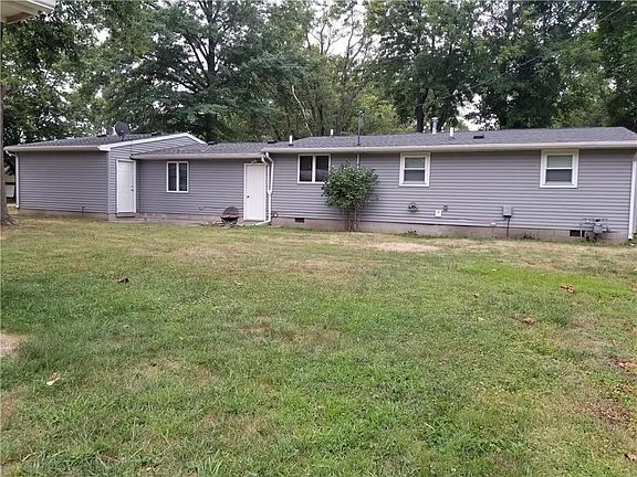 3rd image of 801 E Fairview Dr