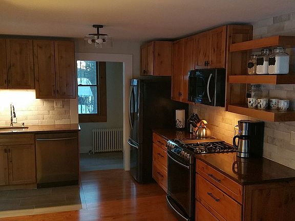 3rd image of 33 Hillcrest Ave