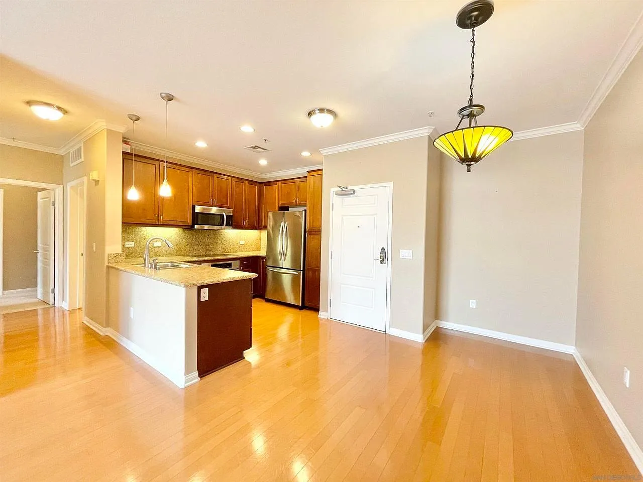 2 bed, 1020 sqft, $3,700 — Photo 3