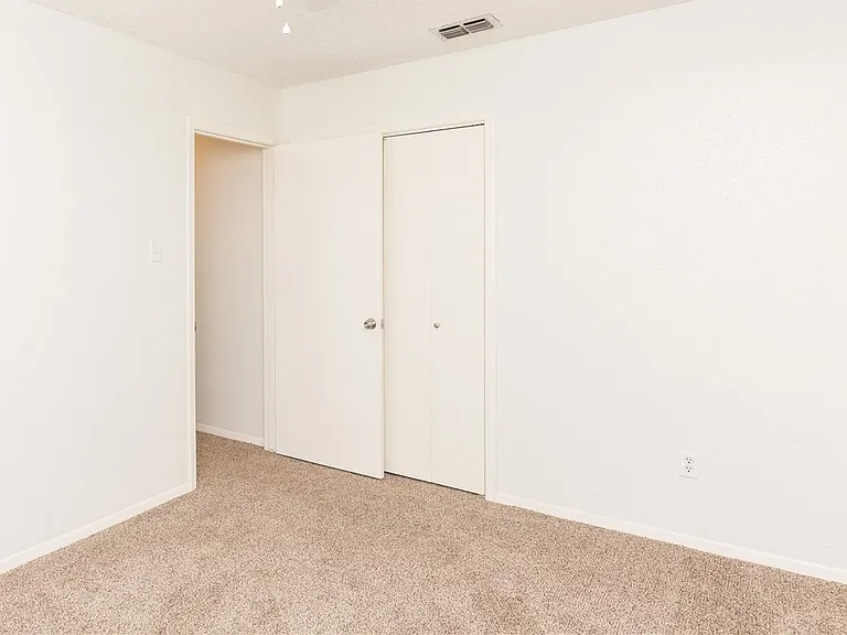 5133 Middlecoff Rd — Photo 18