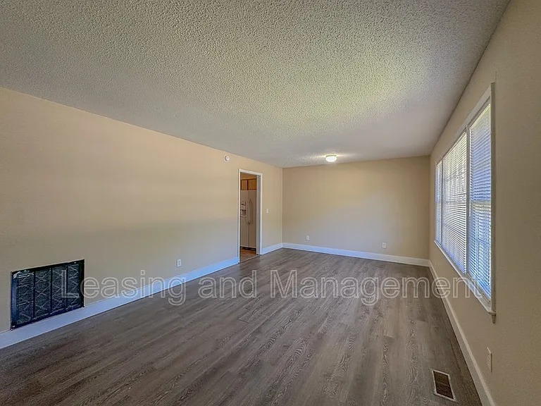 1045 Harbor View Rd #A — Photo 2