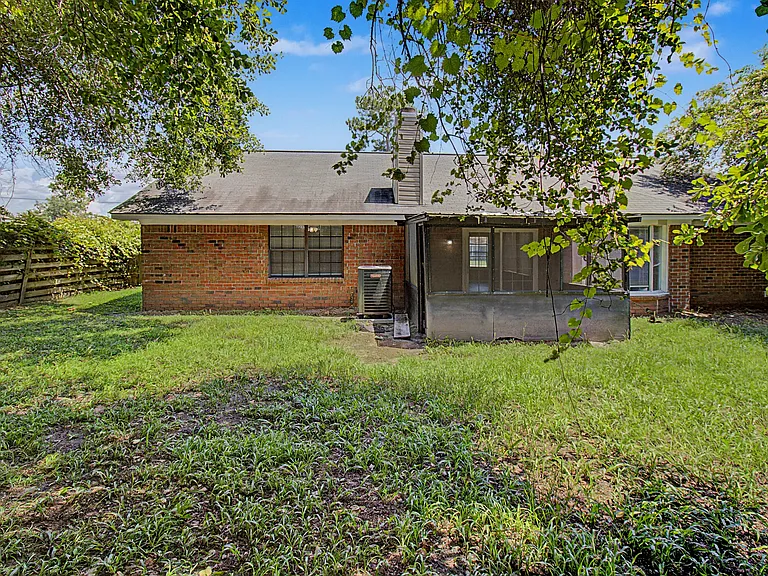 703 Woods Ct — Photo 30