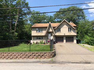 30 Oklahoma Trl, Hopatcong, NJ 07843