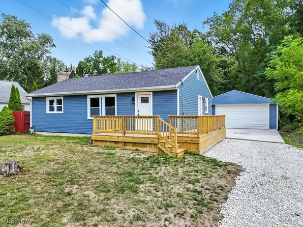 625 N Oakwood Dr, Akron, OH 44312