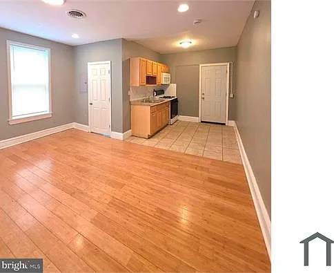 1 bed, 900 sqft, $1,000 — Photo 1