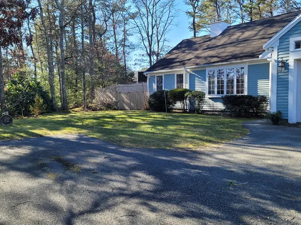 3 Crosshill Road, Forestdale, MA 02644