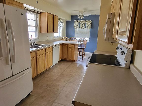 5th image of 305 S Custer Ave