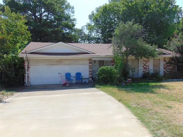 401 Columbia Cir, Lake Dallas, TX 75065