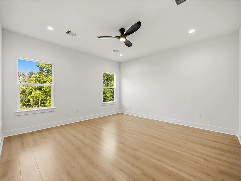 8210 Lawler St #A — Photo 21