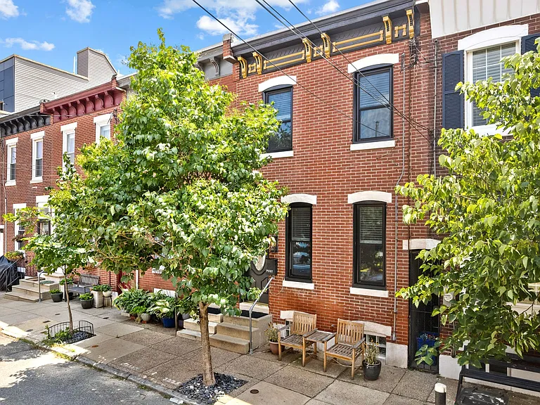 2225 Taggert St — Photo 3