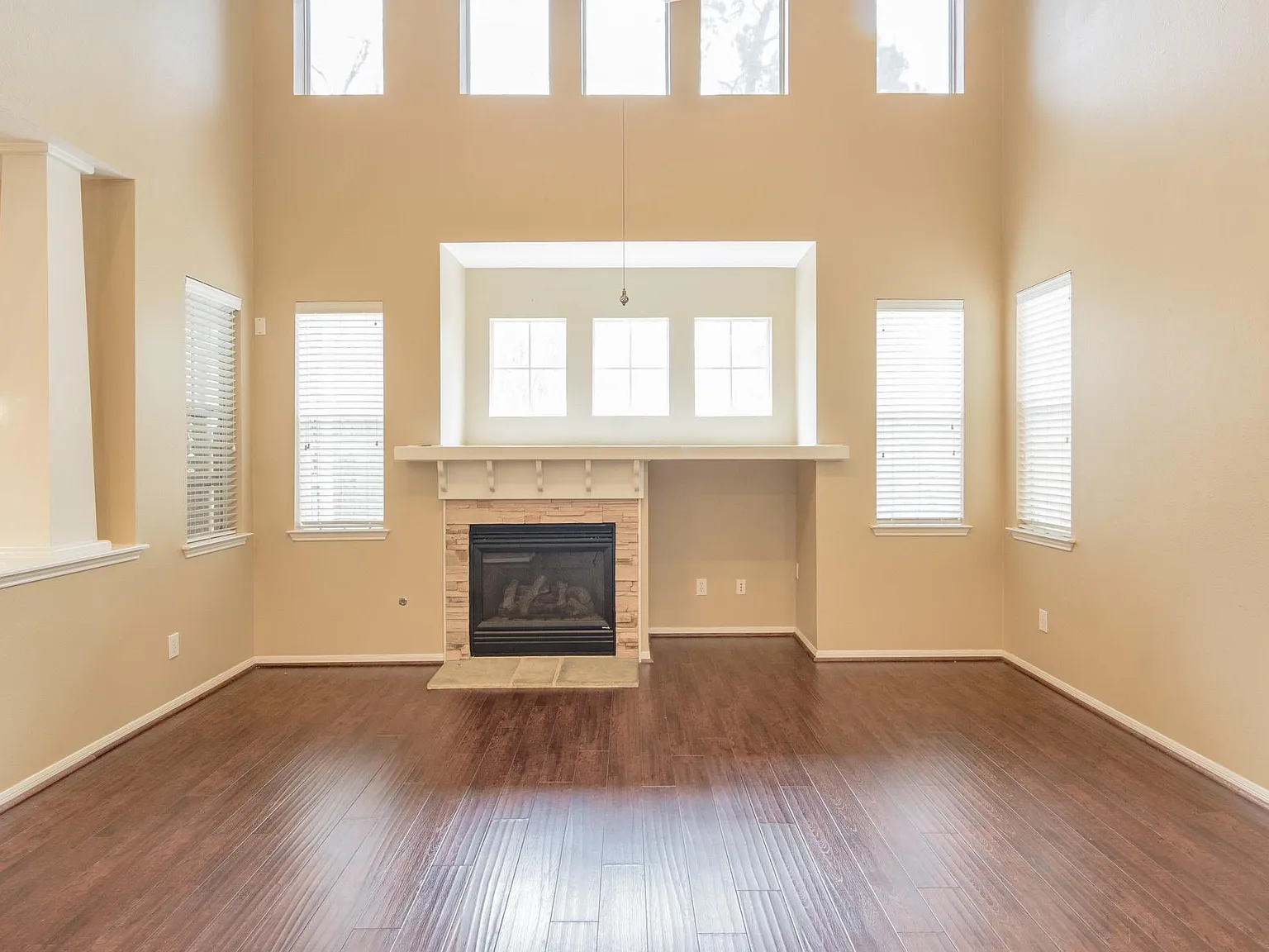 3 bed, 2.5 bath, 1698 sqft, $2,100 — Photo 4
