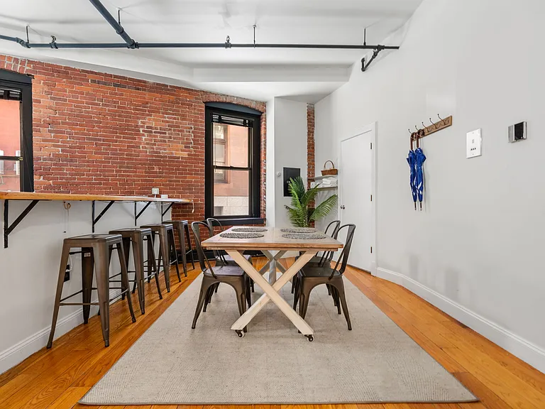 19 Stanhope St #1B — Photo 6