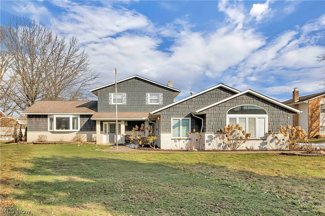 563 N Carpenter Rd photo 1