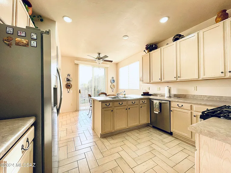 2442 W Tom Watson Dr — Photo 6