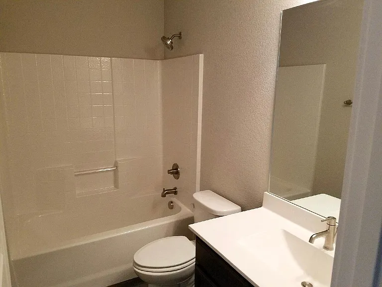 166 Lakeview Ct — Photo 9