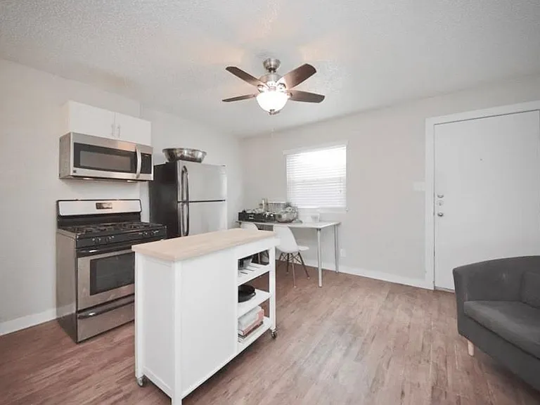 2401 Manor Rd #132A — Photo 4