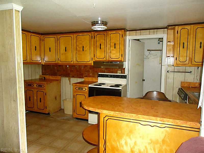 2nd image of 303 S Division St
