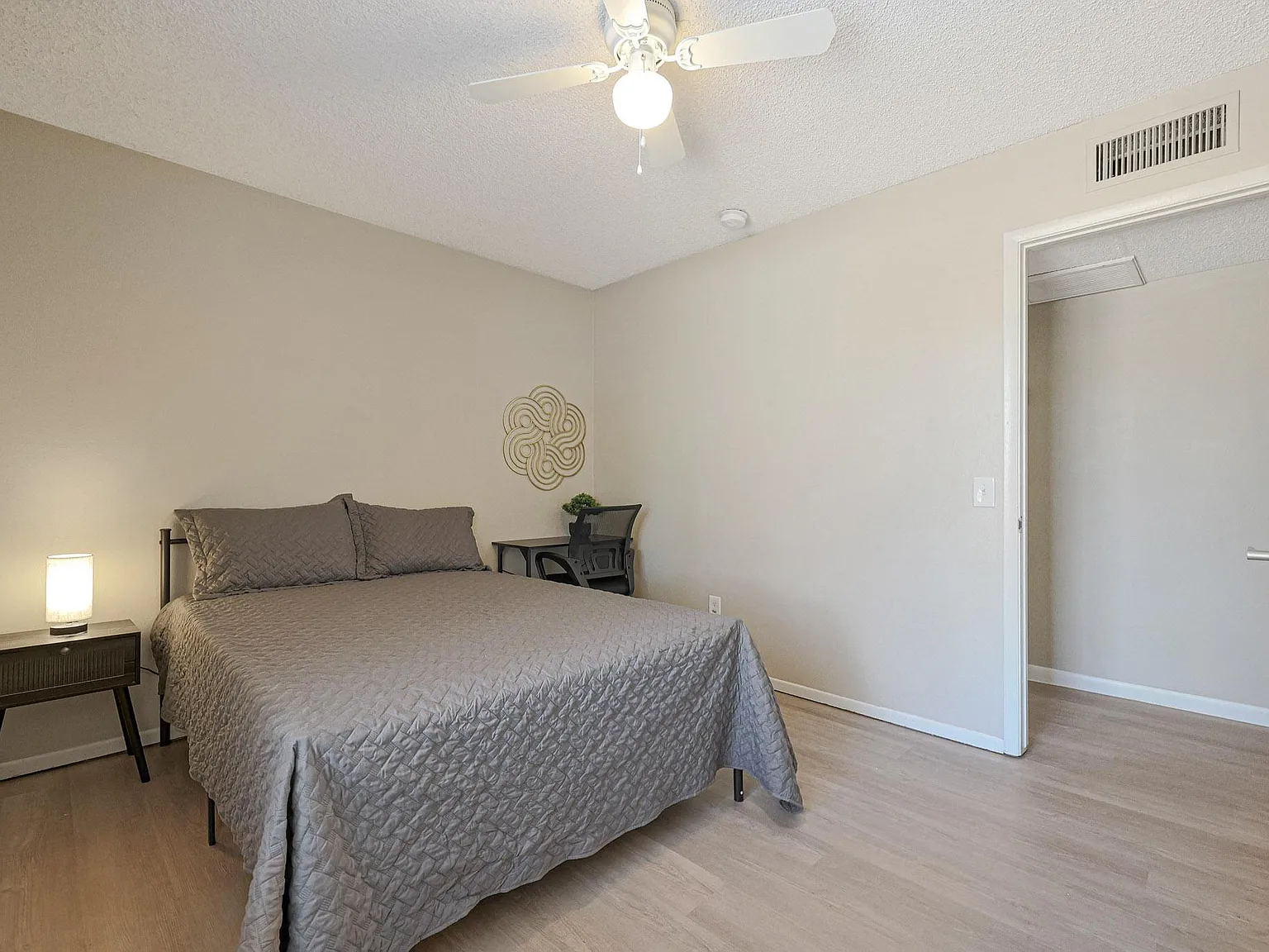 4 bed, 2.5 bath, 2400 sqft, $849 — Photo 1