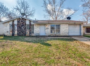 2120 Meadow Gln, Irving, TX 75060