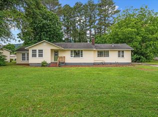819 Betsy Pack Dr, Jasper, TN 37347