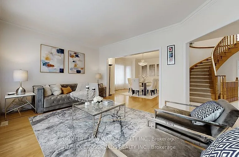 73 Reansbury Cres — Photo 2