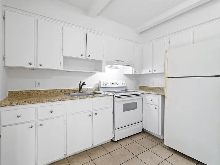 8401 SE Sunset St — Photo 10