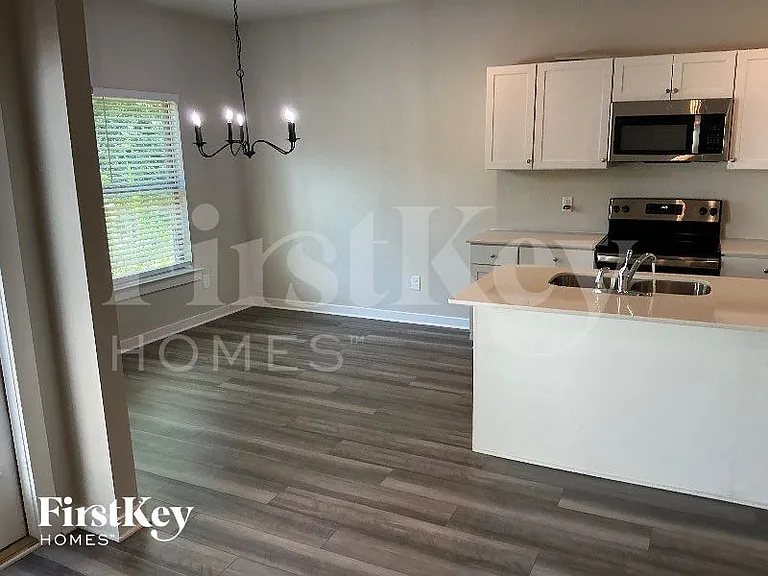 300 Avalon Way — Photo 5
