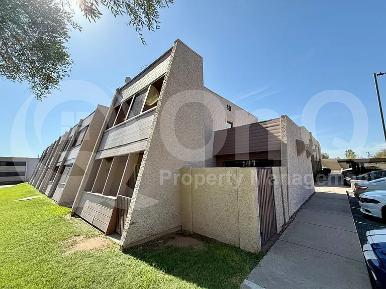 637 W 13th St — Photo 3