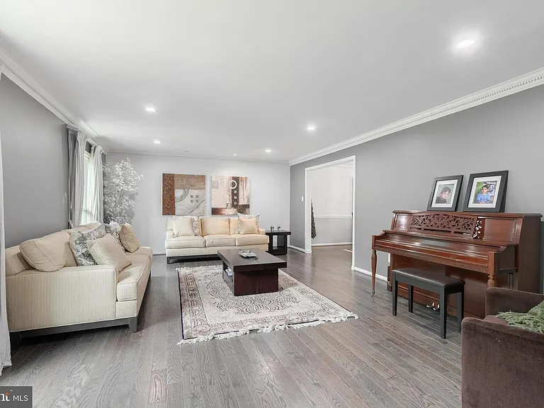 820 Ridge Dr — Photo 5
