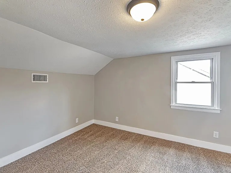 416 Highland Ct — Photo 7