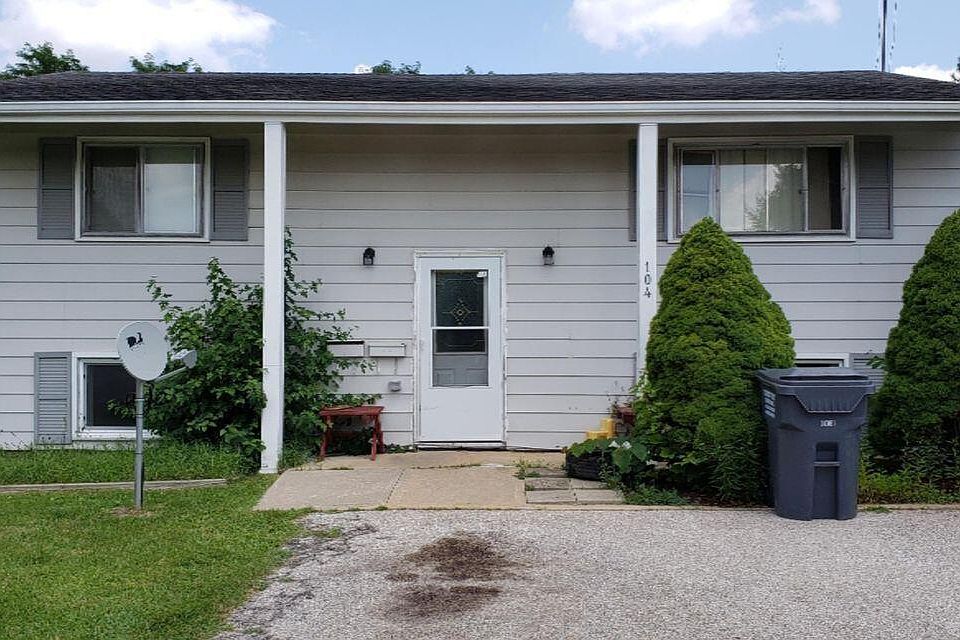 1st image of 104 Bennett Ave