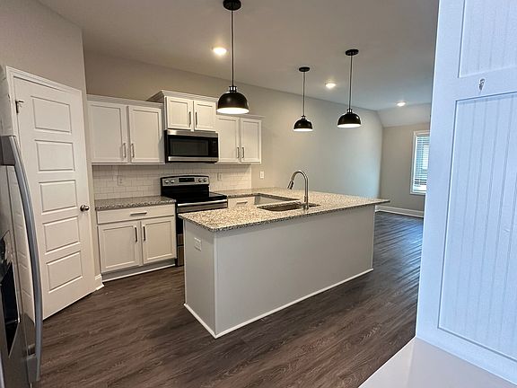 2nd image of 200 Drayton Dr #B