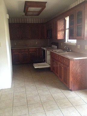 3rd image of 2819 Laura Ln #B