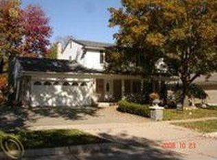 33180 Maplenut St, Farmington, MI 48336