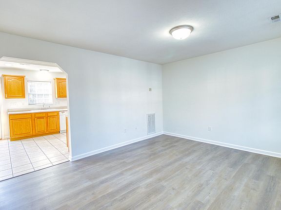 5th image of 12 Stratford Dr APT 108