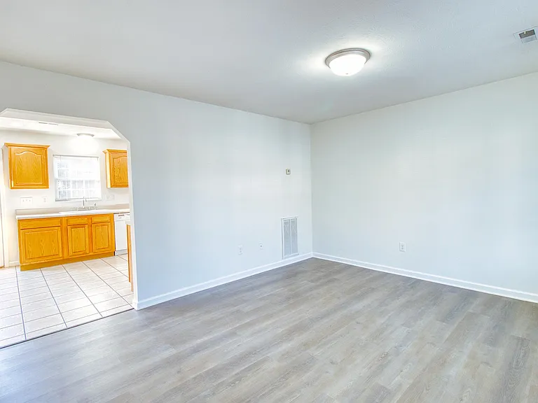 5 Stratford Dr #111 — Photo 8
