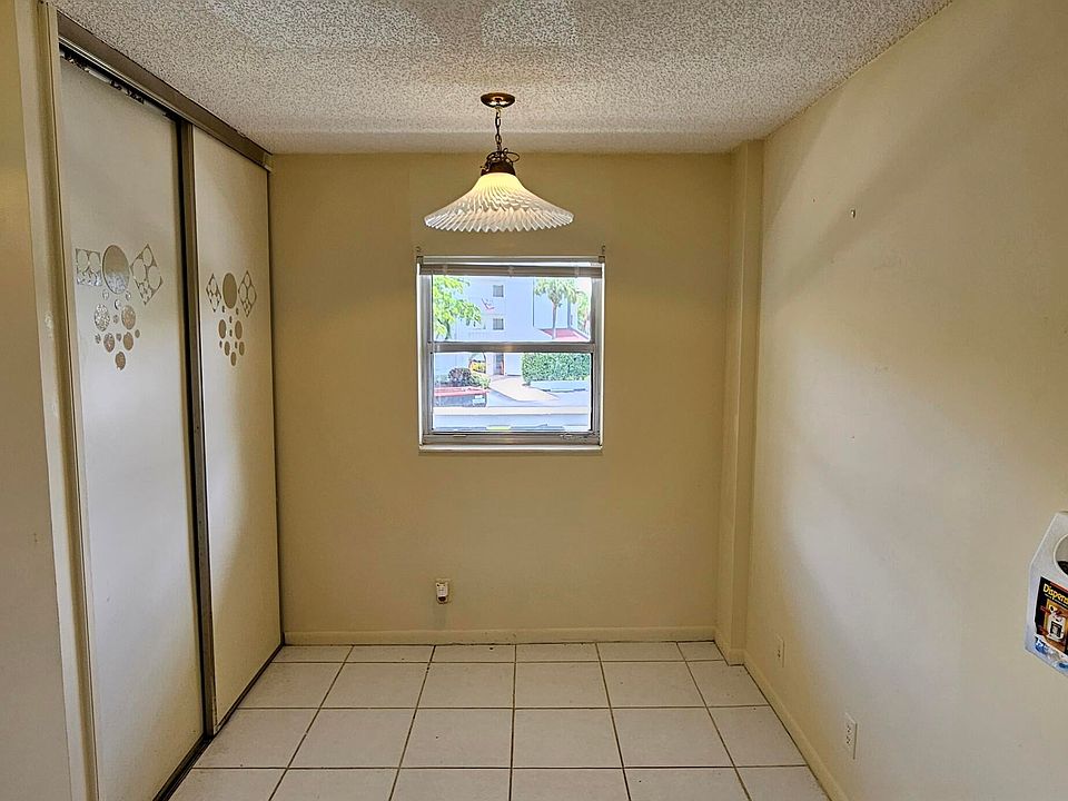 Kitchen Dining Area